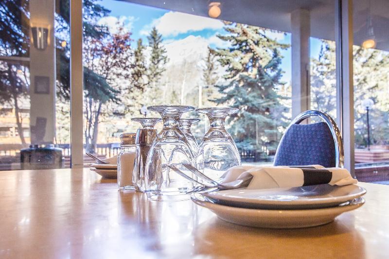 Banff Voyager Inn Екстер'єр фото