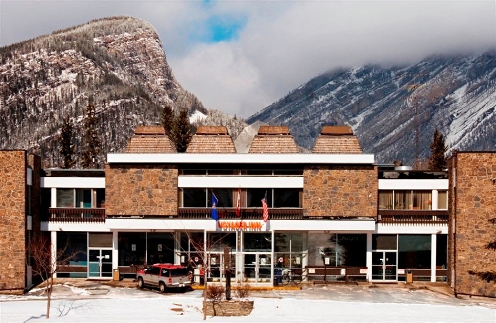 Banff Voyager Inn Екстер'єр фото