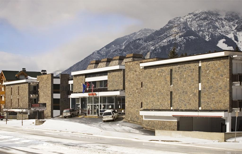 Banff Voyager Inn Екстер'єр фото